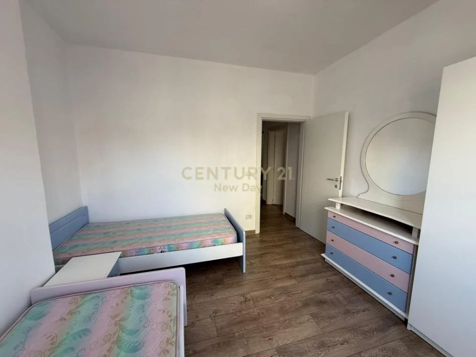 Durres, jepet me qera apartament 2+1+Ballkon Kati 2, 109 m² 450 € (rruga mujo ulqinako)