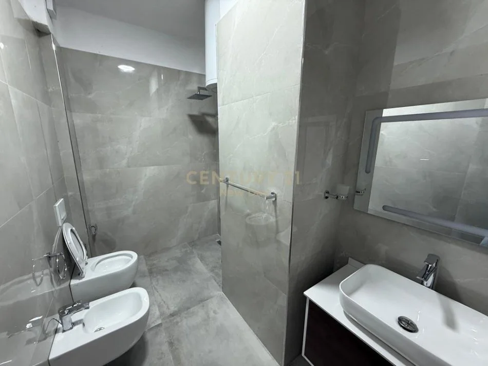 Durres, jepet me qera apartament 2+1+Ballkon Kati 2, 109 m² 450 € (rruga mujo ulqinako)