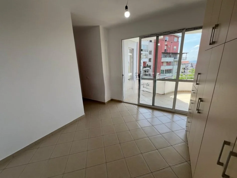 Tirane, shitet apartament 1+1 Kati 4, 64 m² 84.000 € 