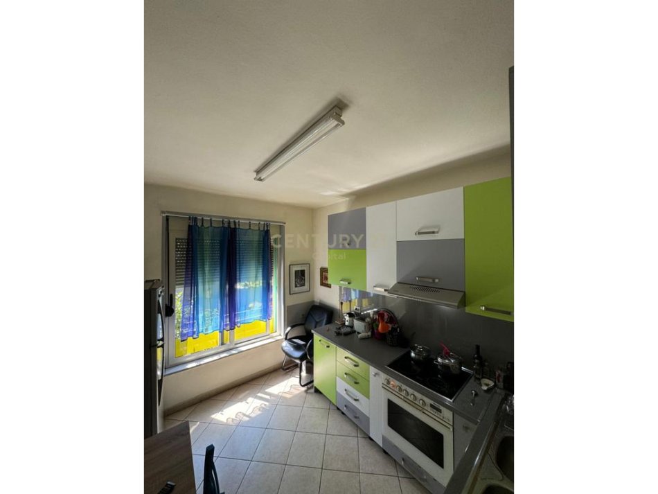 Tirane, shitet apartament 1+1+Aneks Kati 2, 62 m² 120.000 € (Rruga Bardhyl)