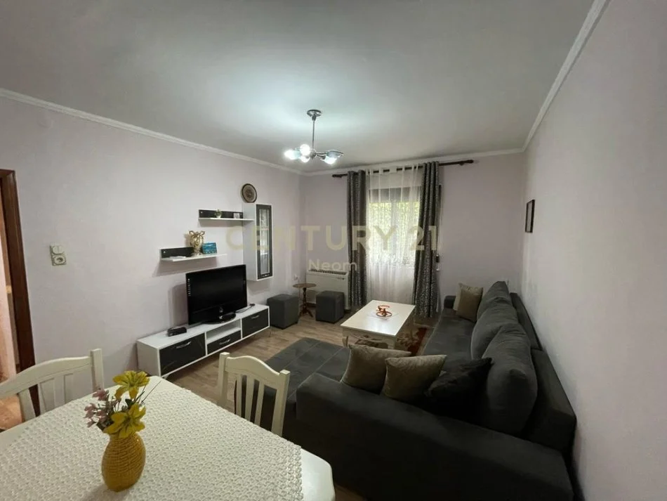 Tirane, jepet me qera apartament 2+1 Kati 1, 73 m² 450 € (ISH-STACIONI I FUNDIT I TIRANËS SË RE)