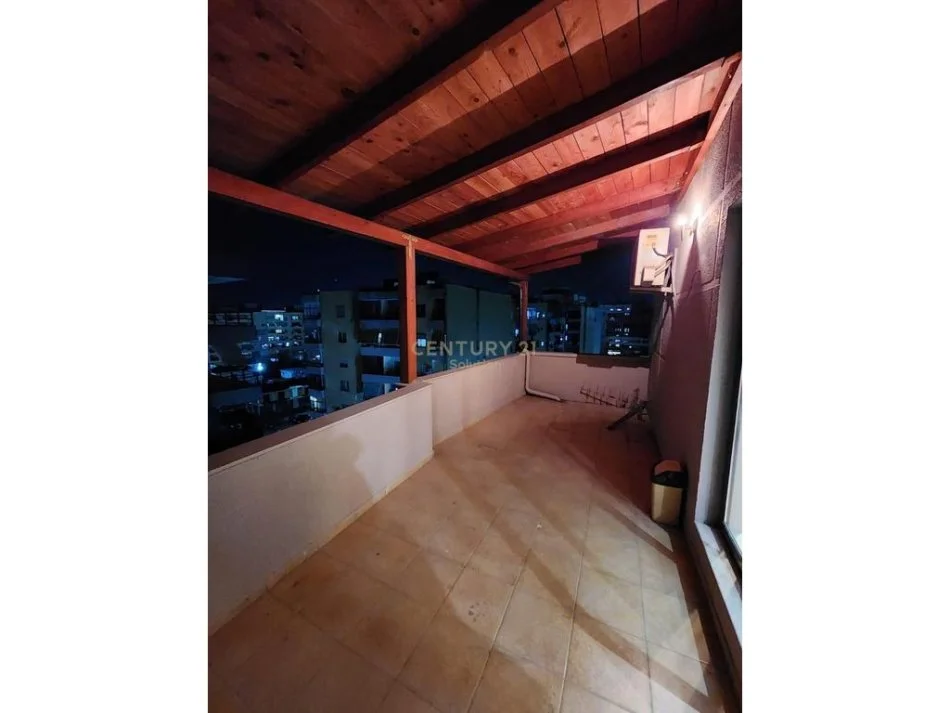 Tirane, jepet me qera apartament 1+1+Ballkon Kati 7, 65 m² 500 € (Astir)