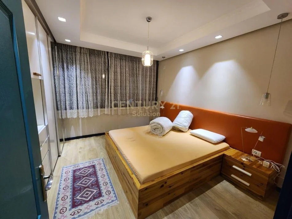 Tirane, jepet me qera apartament 1+1+Ballkon Kati 7, 65 m² 500 € (Astir)