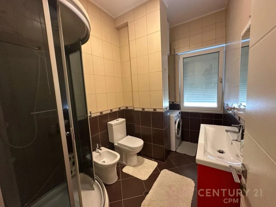 Tirane, jap me qera apartament 1+1 , 70 m² 600 € (Kopshti Botanik Zoologjik)