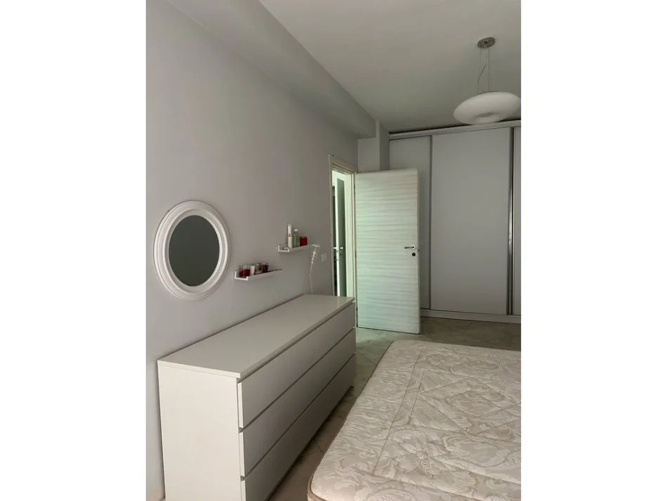 Tirane, jepet me qera 1+1 Kati 2, 70 m² 350 € 