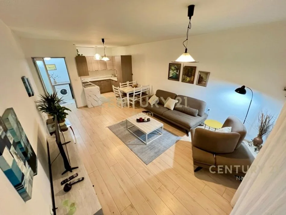 QIRA, APARTMENT MODERN 2+1+2 me 2 POSTE PARKIMI‼️