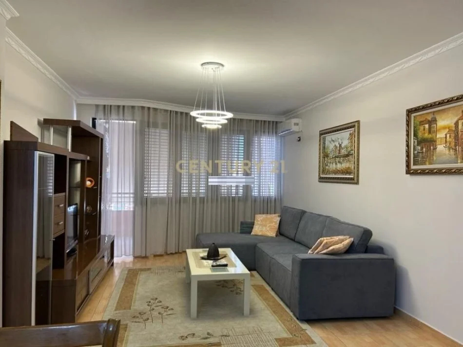 Tirane, jepet me qera apartament 2+1 Kati 5, 112 m² 650 € (21 Dhjetori)