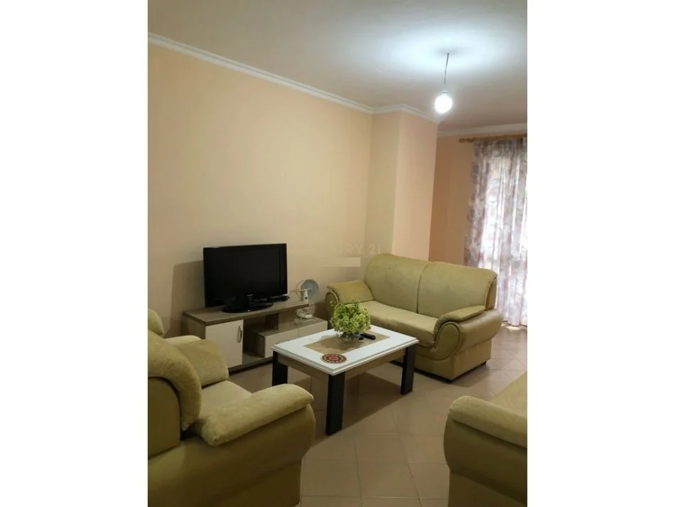 Tirane, jepet me qera apartament 2+1 Kati 4, 109 m² 400 € (Fresku)