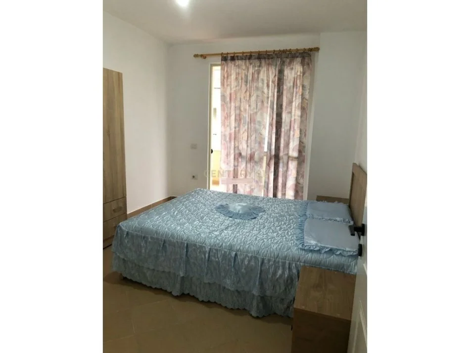 Tirane, jepet me qera apartament 2+1 Kati 4, 109 m² 400 € (Fresku)