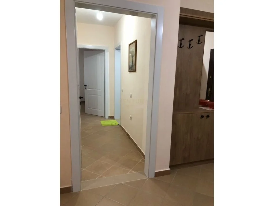 Tirane, jepet me qera apartament 2+1 Kati 4, 109 m² 400 € (Fresku)
