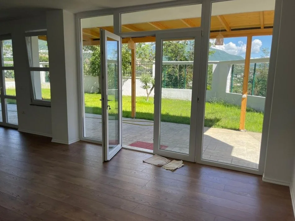 Tirane, shitet apartament 3+1+Ballkon Kati 0, 138 m² 199.000 € 