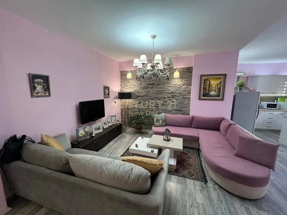 Durres, jepet me qera apartament 2+1+Ballkon Kati 3, 93 m² 500 € (93)