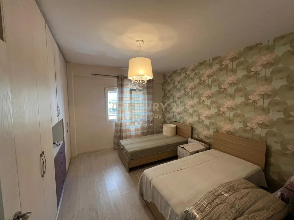 Durres, jepet me qera apartament 2+1+Ballkon Kati 3, 93 m² 500 € (93)