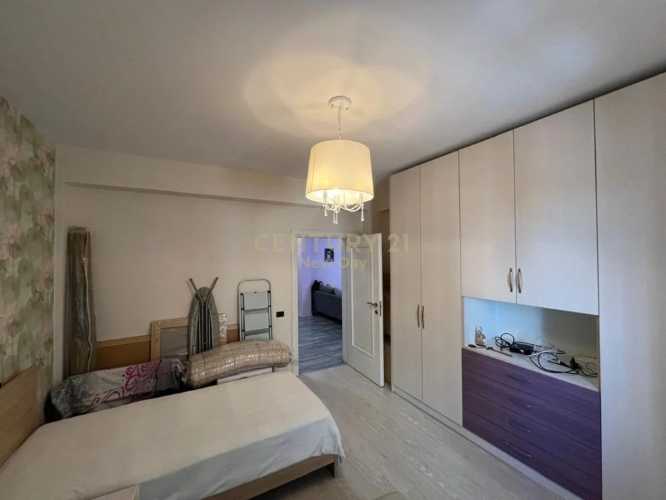 Durres, jepet me qera apartament 2+1+Ballkon Kati 3, 93 m² 500 € (93)