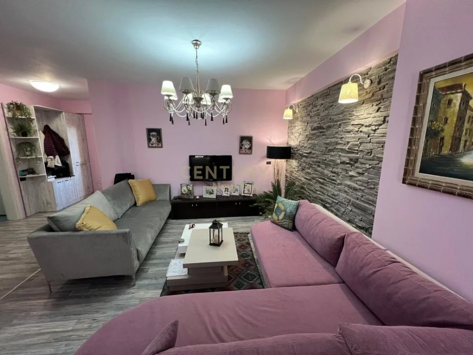 Durres, jepet me qera apartament 2+1+Ballkon Kati 3, 93 m² 500 € (93)