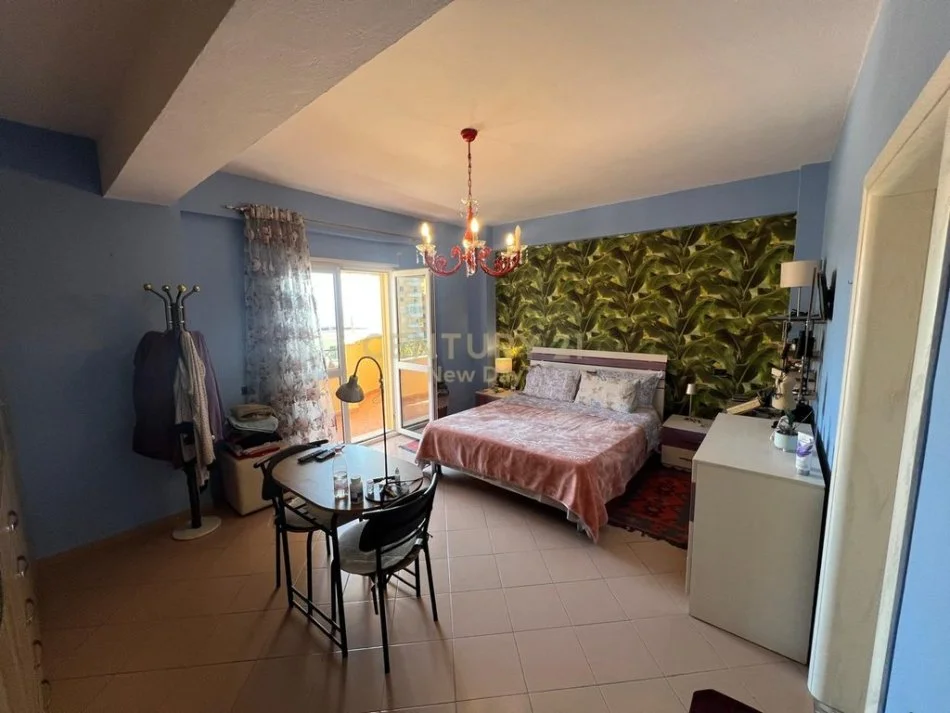 Durres, jepet me qera apartament 2+1+Ballkon Kati 3, 93 m² 500 € (93)