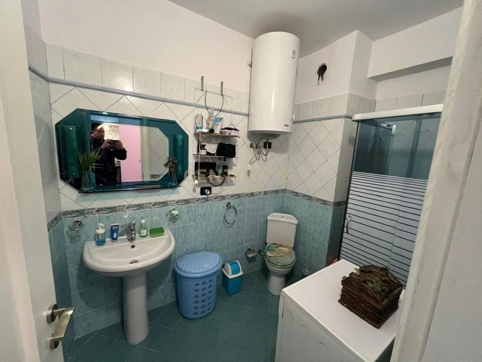 Durres, jepet me qera apartament 2+1+Ballkon Kati 3, 93 m² 500 € (93)