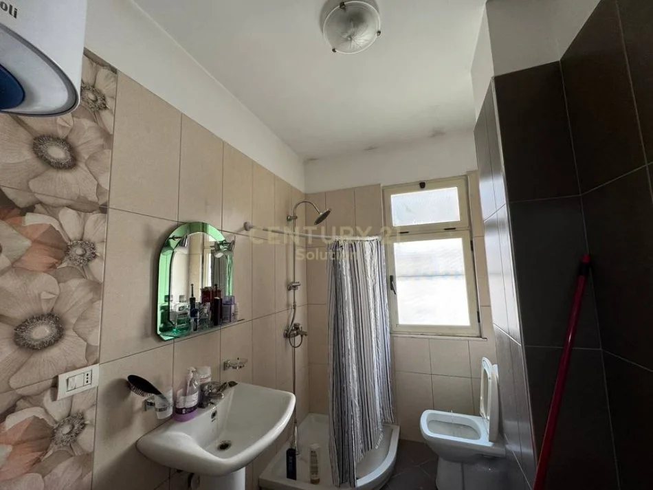 Tirane, shitet apartament 2+1 Kati 4, 100 m² 148.000 € (Astir)