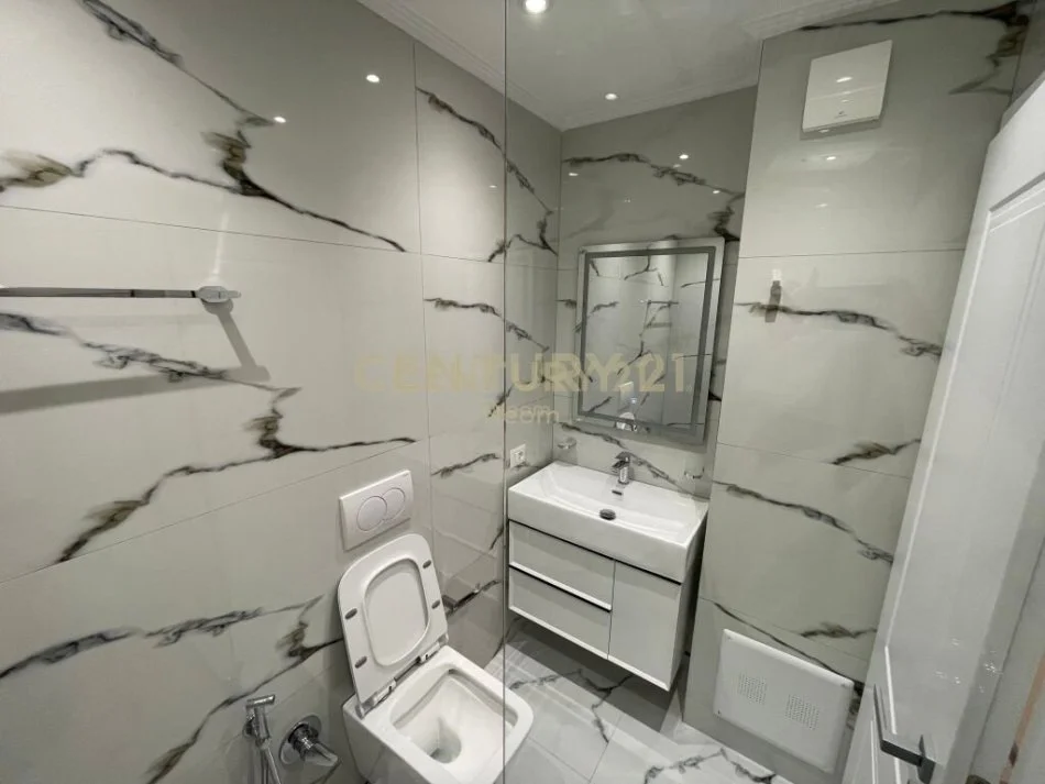 Tirane, jap me qera apartament 2+1+2+ 2 POSTE PARKIMI , 114 m² 1.200 € (Liqeni i Thatë)