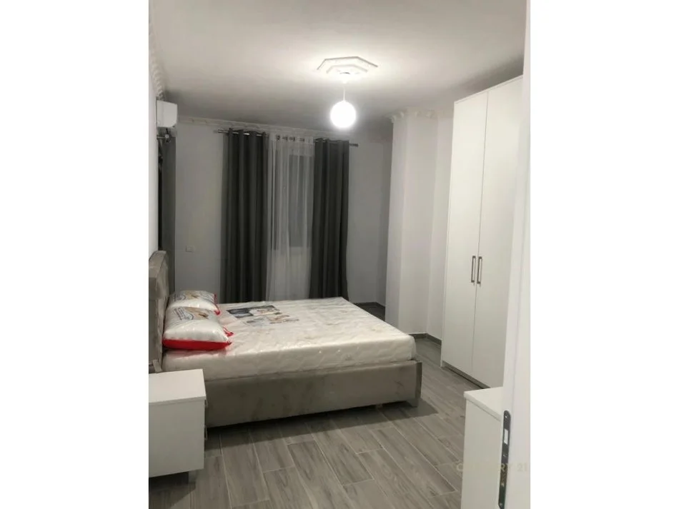 Tirane, jepet me qera apartament 2+1 Kati 5, 92 m² 500 € 