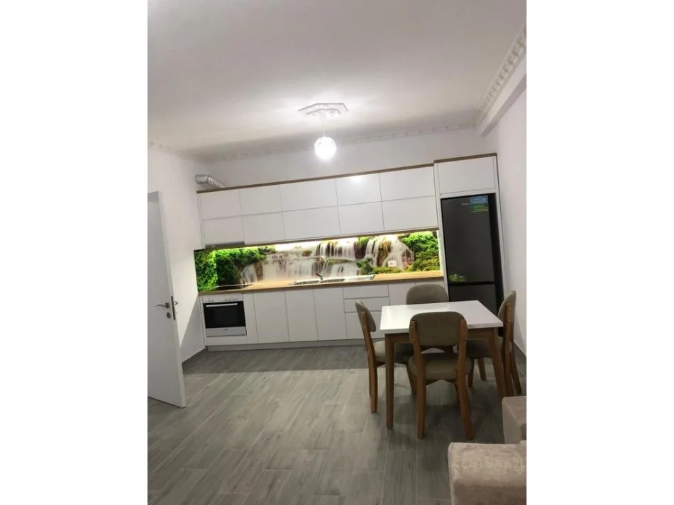 Tirane, jepet me qera apartament 2+1 Kati 5, 92 m² 500 € (Shkoze)