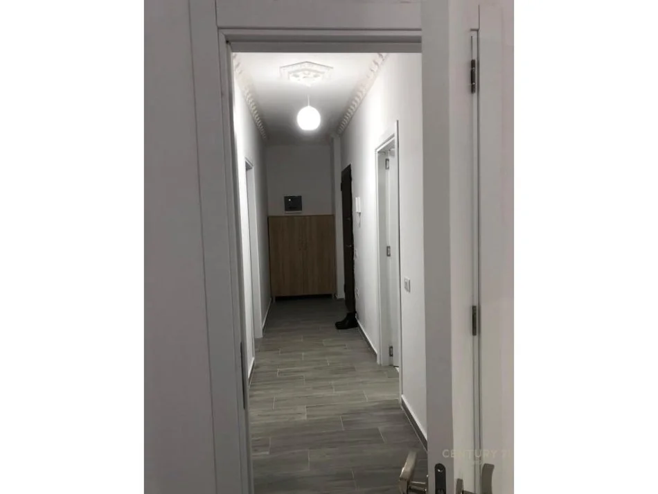 Tirane, jepet me qera apartament 2+1 Kati 5, 92 m² 500 € 