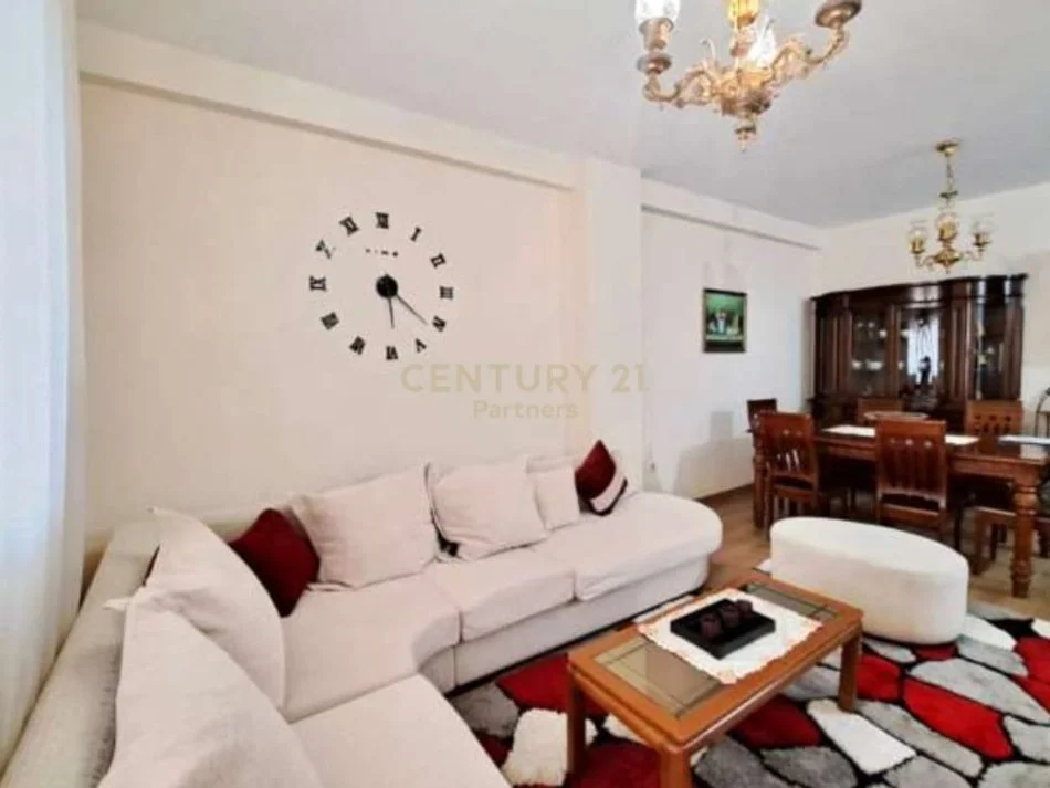 Tirane, jepet me qera apartament Kati 6, 104 m² 700 € 