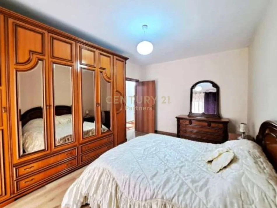 Tirane, jepet me qera apartament Kati 6, 104 m² 700 € 