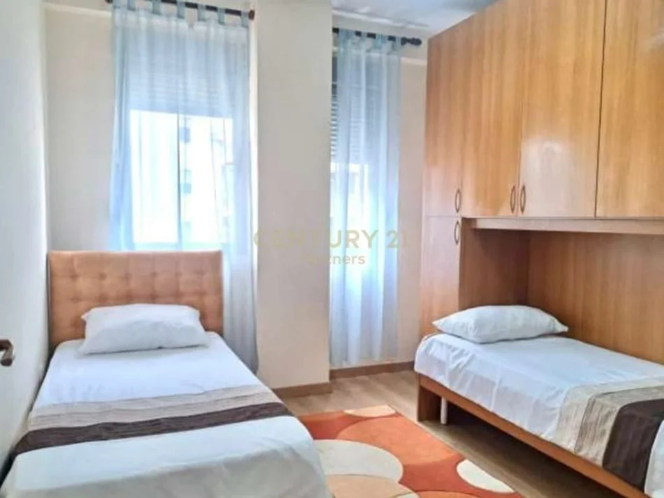 Tirane, jepet me qera apartament Kati 6, 104 m² 700 € 