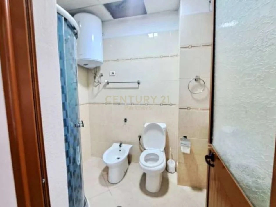 Tirane, jepet me qera apartament Kati 6, 104 m² 700 € 