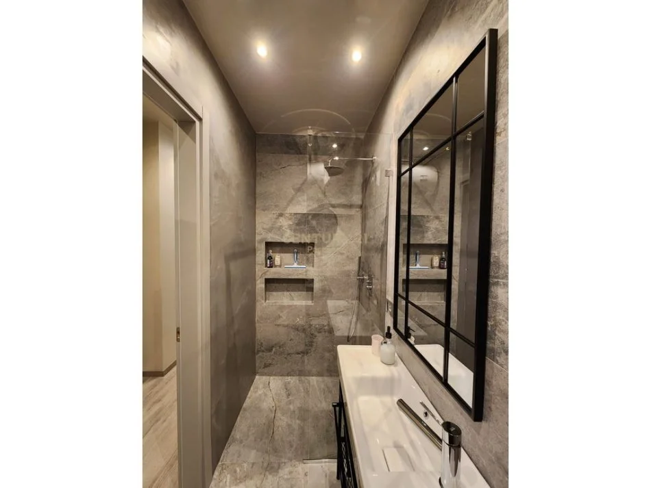 Tirane, jap me qera apartament 1+1 , 105 m² 650 € (Kopshti Botanik Zoologjik)