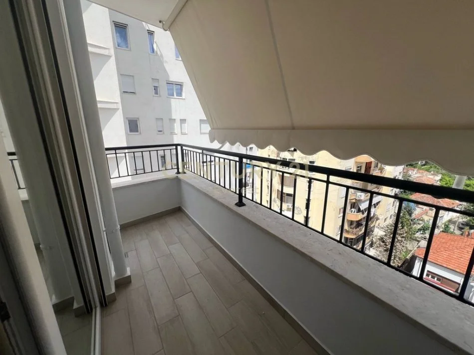 Tirane, jepet me qera apartament 1+1+Ballkon Kati 7, 81 m² 1.000 € (everest113795)