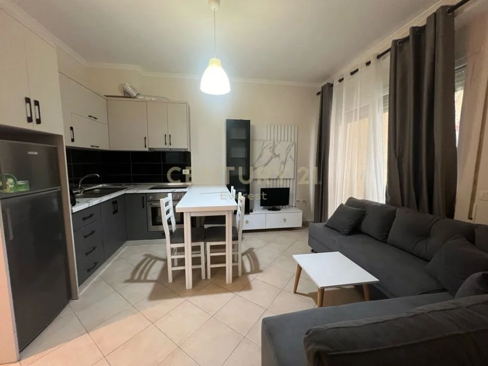 Tirane, jepet me qera apartament 2+1 Kati 3, 60 m² 500 € (KODRA E DIELLIT)