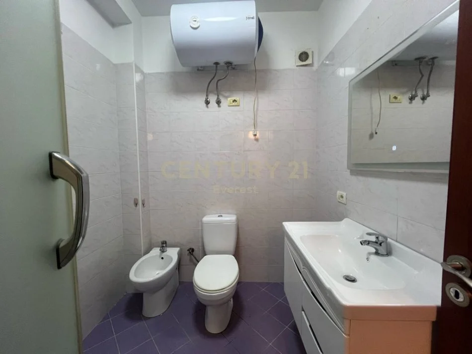 Tirane, jepet me qera apartament 2+1 Kati 3, 60 m² 500 € (KODRA E DIELLIT)