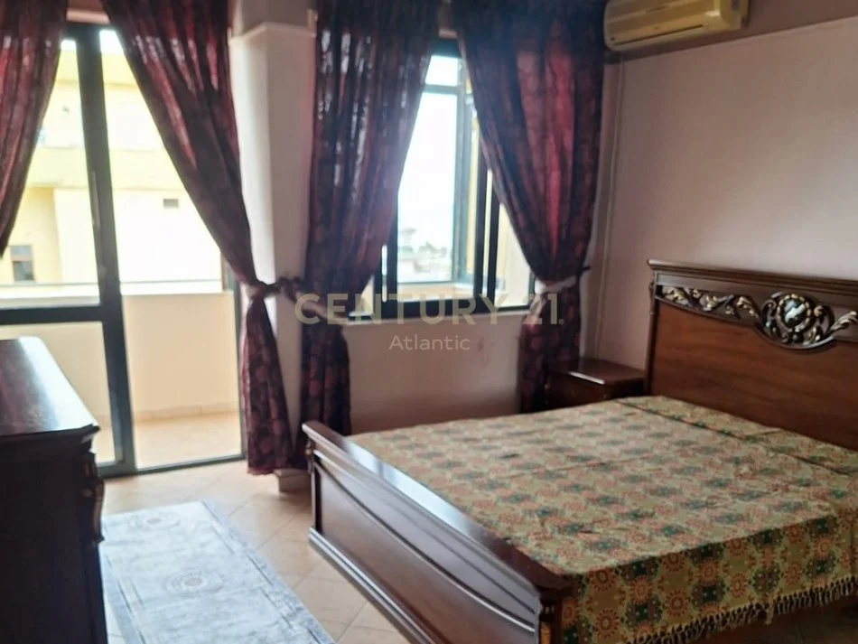 Durres, jepet me qera apartament 1+1+Ballkon Kati 8, 86 m² 400 € (plazh iliria)