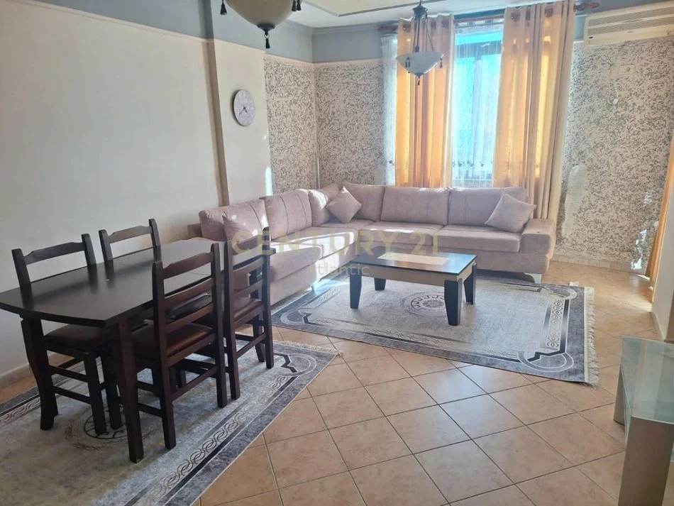 Durres, jepet me qera apartament 1+1+Ballkon Kati 8, 86 m² 400 € (plazh iliria)