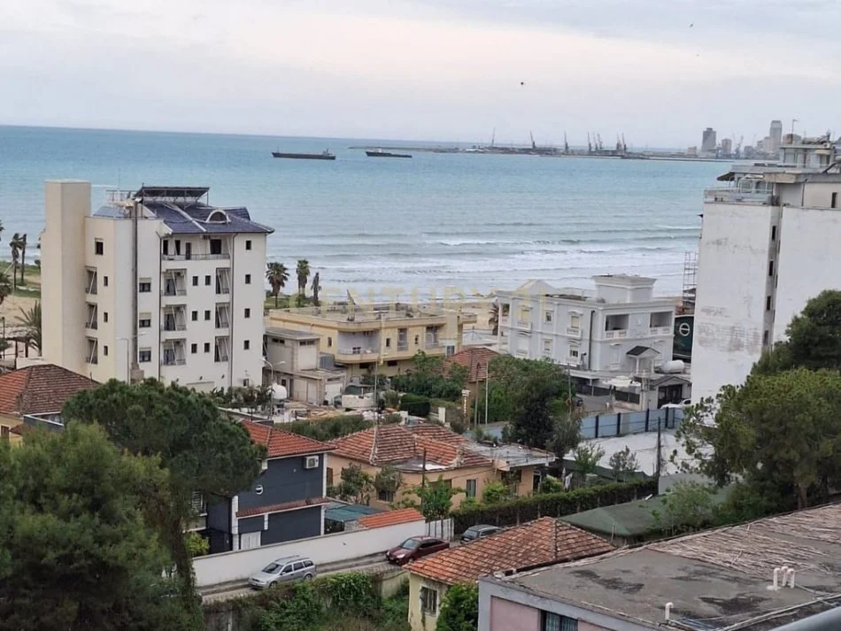 Durres, jepet me qera apartament 1+1+Ballkon Kati 8, 86 m² 400 € (plazh iliria)