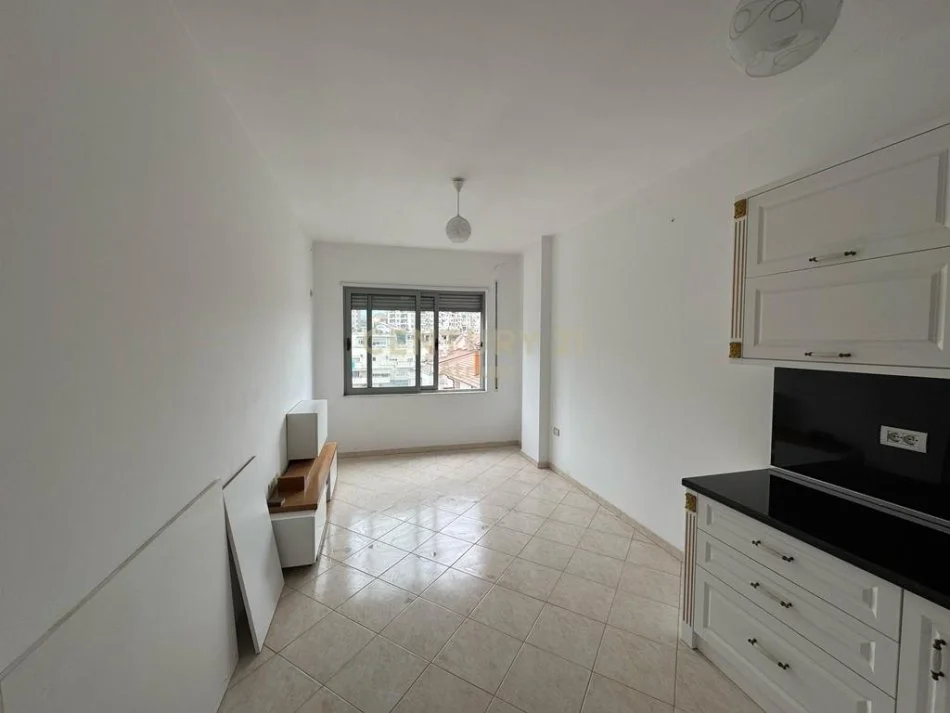 Tirane, shitet apartament Kati 4, 53 m² 70.000 € 