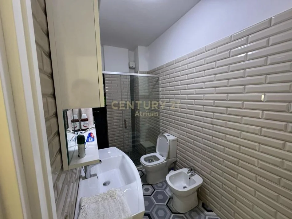 Tirane, shitet apartament Kati 4, 53 m² 70.000 € 