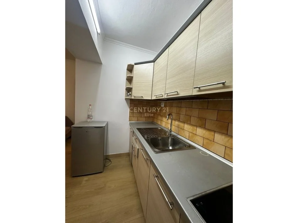 Tirane, jepet me qera apartament 1+1 Kati 4, 60 m² 600 € (Myslym Shyri)