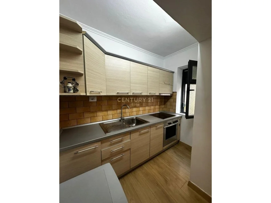 Tirane, jepet me qera apartament 1+1 Kati 4, 60 m² 600 € (Myslym Shyri)