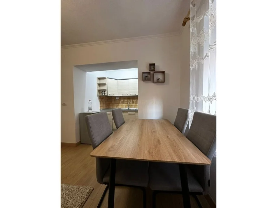 Tirane, jepet me qera apartament 1+1 Kati 4, 60 m² 600 € (Myslym Shyri)