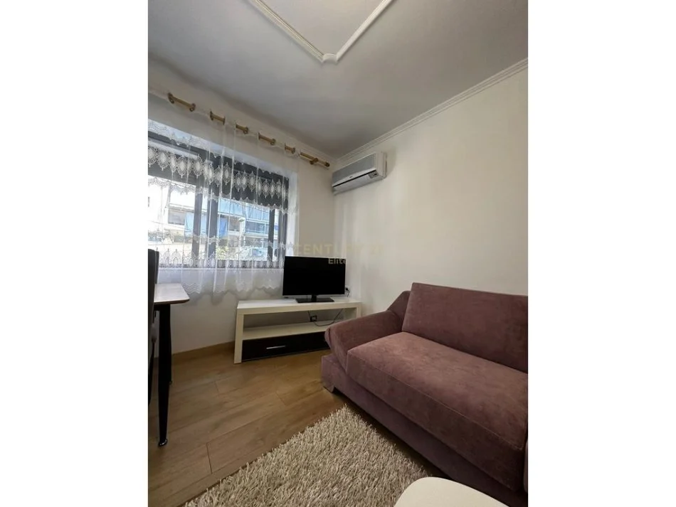 Tirane, jepet me qera apartament 1+1 Kati 4, 60 m² 600 € (Myslym Shyri)