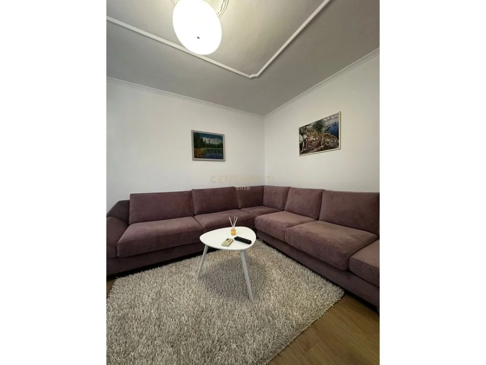 Tirane, jepet me qera apartament 1+1 Kati 4, 60 m² 600 € (Myslym Shyri)