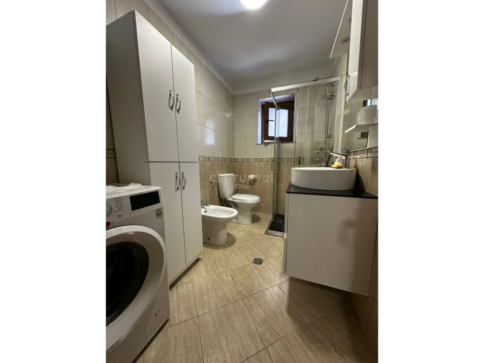 Tirane, jepet me qera apartament 1+1 Kati 4, 60 m² 600 € (Myslym Shyri)