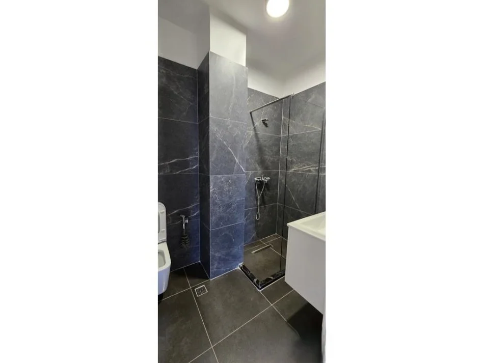 Tirane, jepet me qera apartament 2+1+Ballkon Kati 9, 90 m² 650 € 