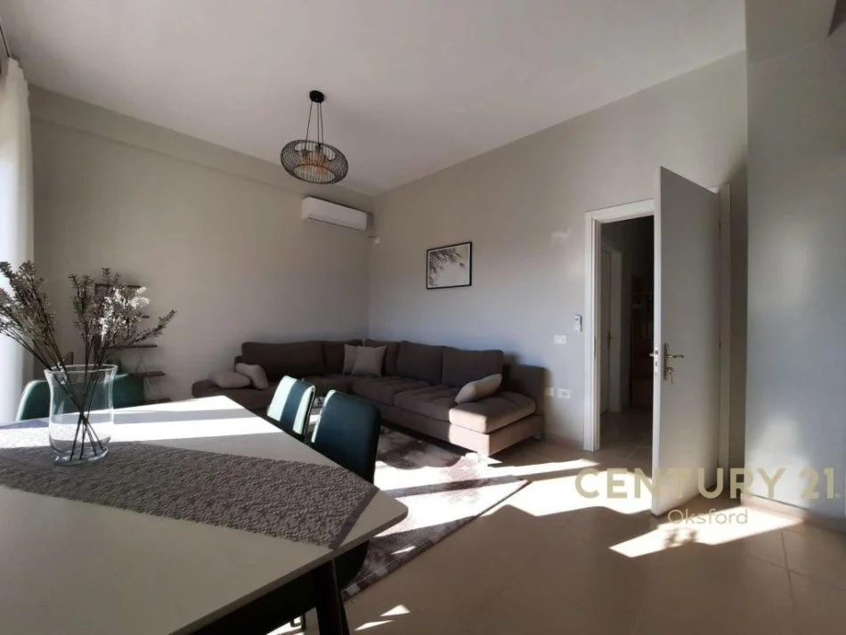 Tirane, jap me qera apartament 2+1+2+POST PARKIMI , 97 m² 850 € (Kopshti Botanik Zoologjik)