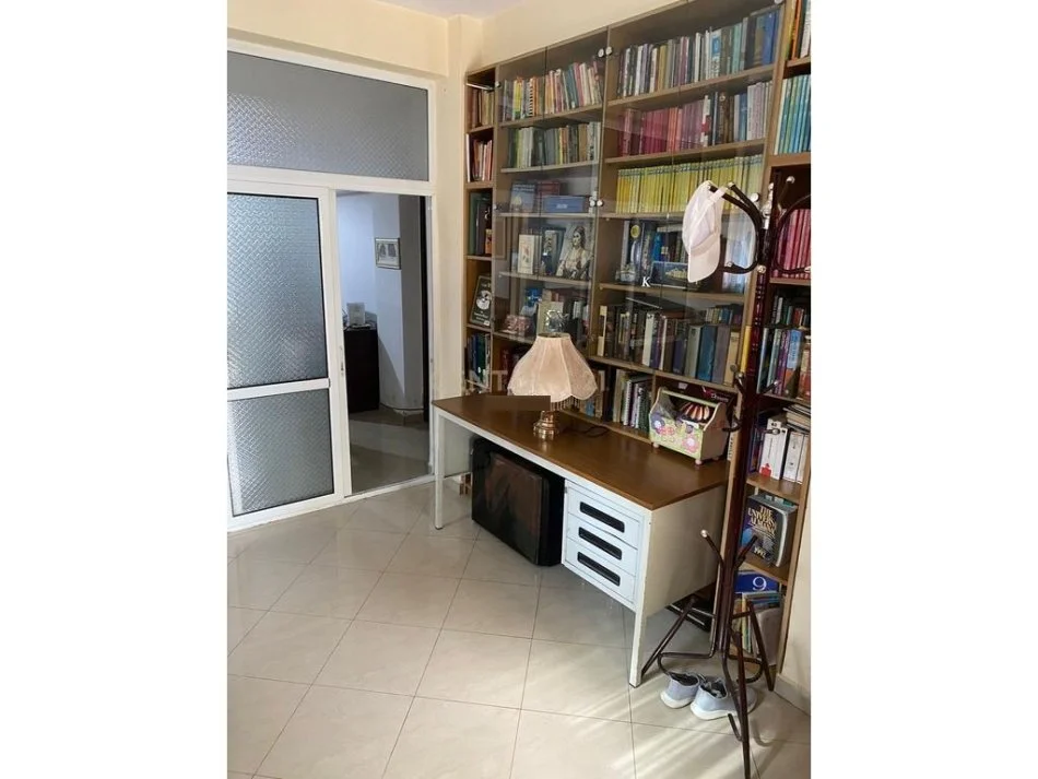 Tirane, jepet me qera apartament 2+1 Kati 1, 78 m² 500 € (Shkolla e Baletit)