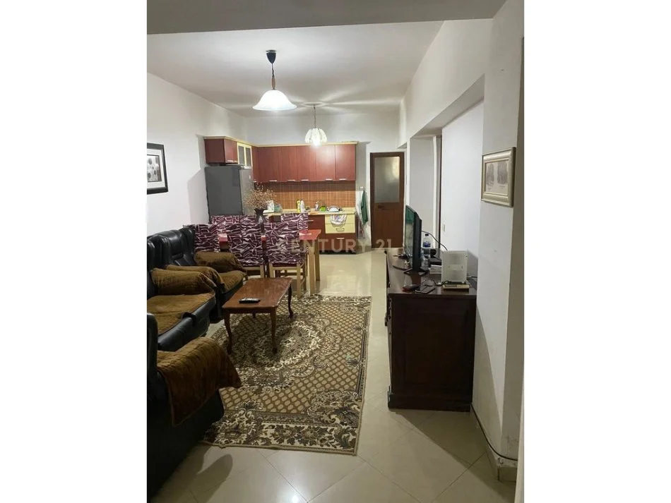 Tirane, jepet me qera apartament 2+1 Kati 1, 78 m² 500 € (Shkolla e Baletit)