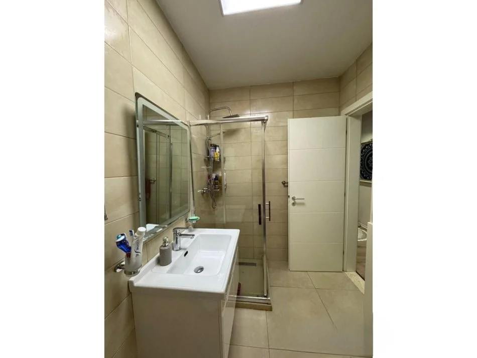 Tirane, jepet me qera apartament 2+1+Ballkon Kati 7, 100 m² 800 € 